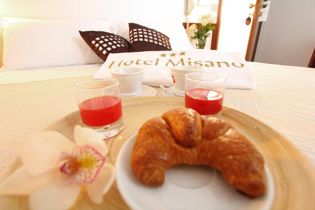 Hotel Misano 미사노아드리아티코 외부 사진
